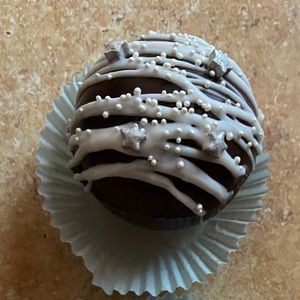 Meet your Posher, Lesly